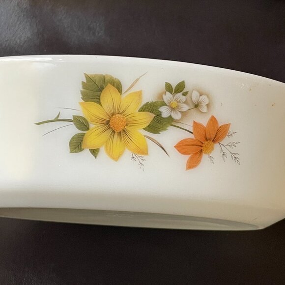 Vintage 1970s Pyrex from England "Autumn Glory" Oval Casserole Dish, 11" x 7.5". - Picture 3 of 10